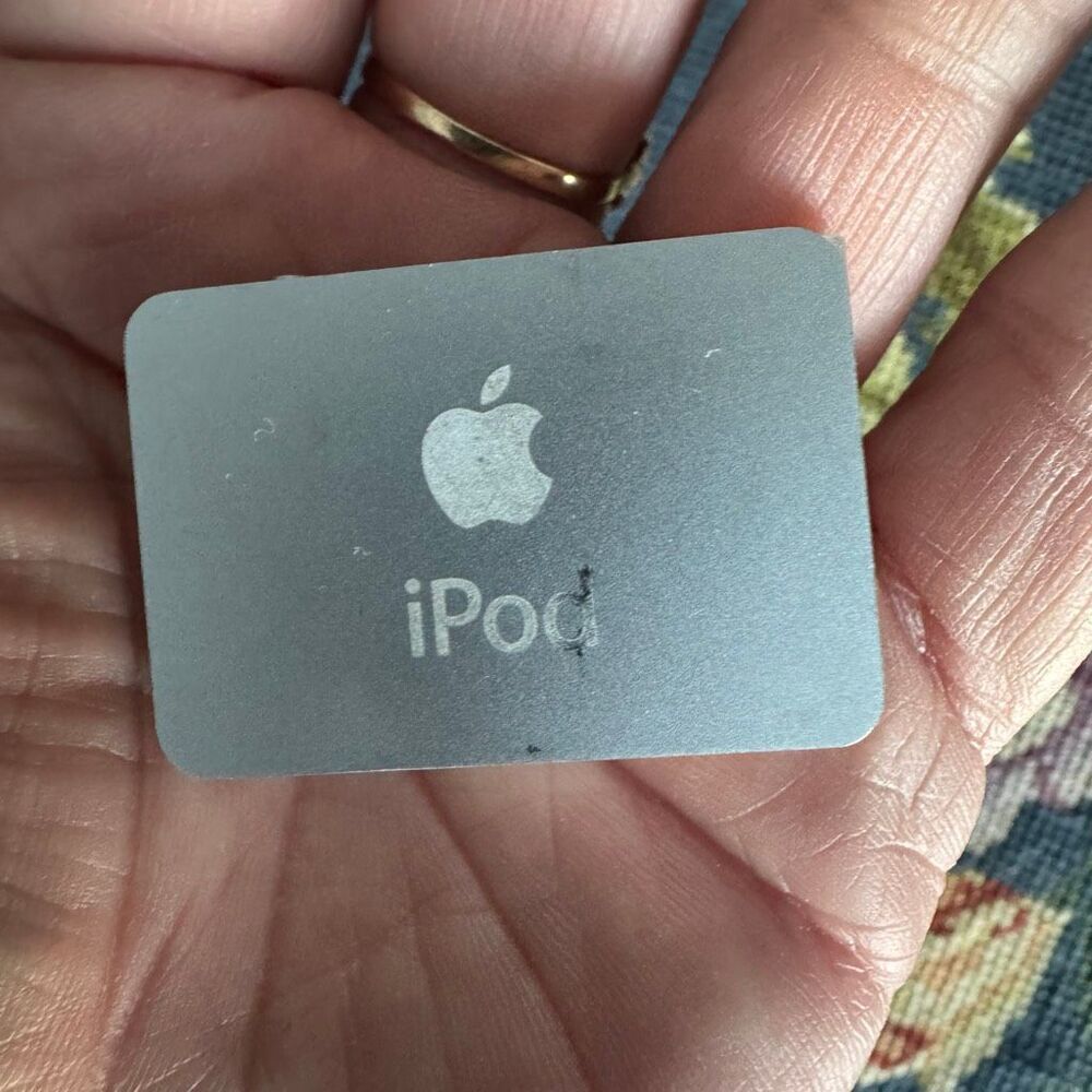 Apple iPod Shuffle Silver - Picture 6 of 9